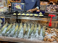 -席娜卡琳火车铁道夜市