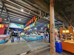 -三亚火车头万人海鲜广场