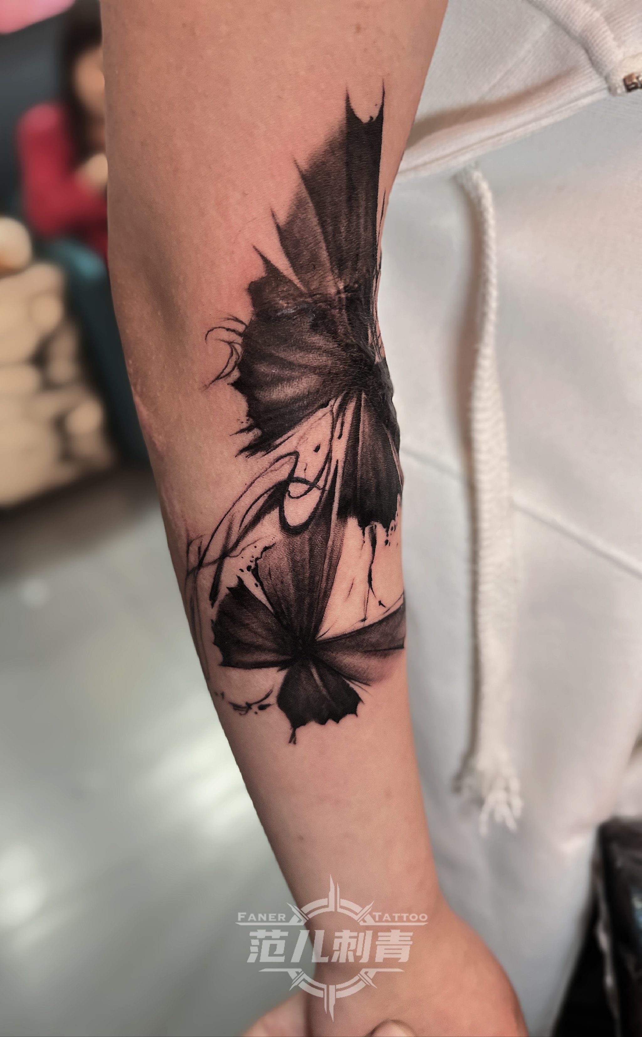 遮盖疤痕的蝴蝶纹身!