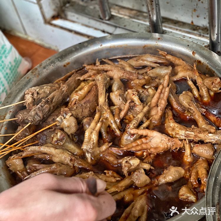 / 苏州 / 苏香记 / 坐在湖边吃卤味