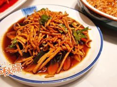 馓子拌皮蛋-刘胖子家常菜·蹄花焖藕(兴业店)