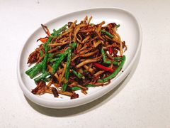 豆角茶树菇-闫府私房菜·百年鲁菜(恒隆店)