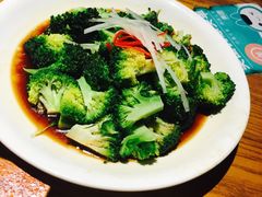 白灼西兰花-去茶去餐厅(中央大街店)