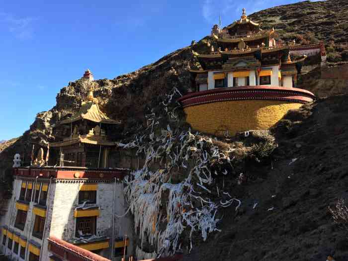 洛卓窝隆寺-"能到达这里已经算是一种修行了 历经陡峭.