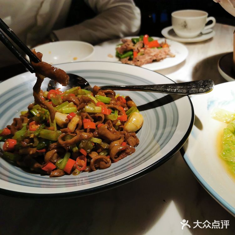 娃娃菜很好吃哦 推荐推荐 肥肠很下饭