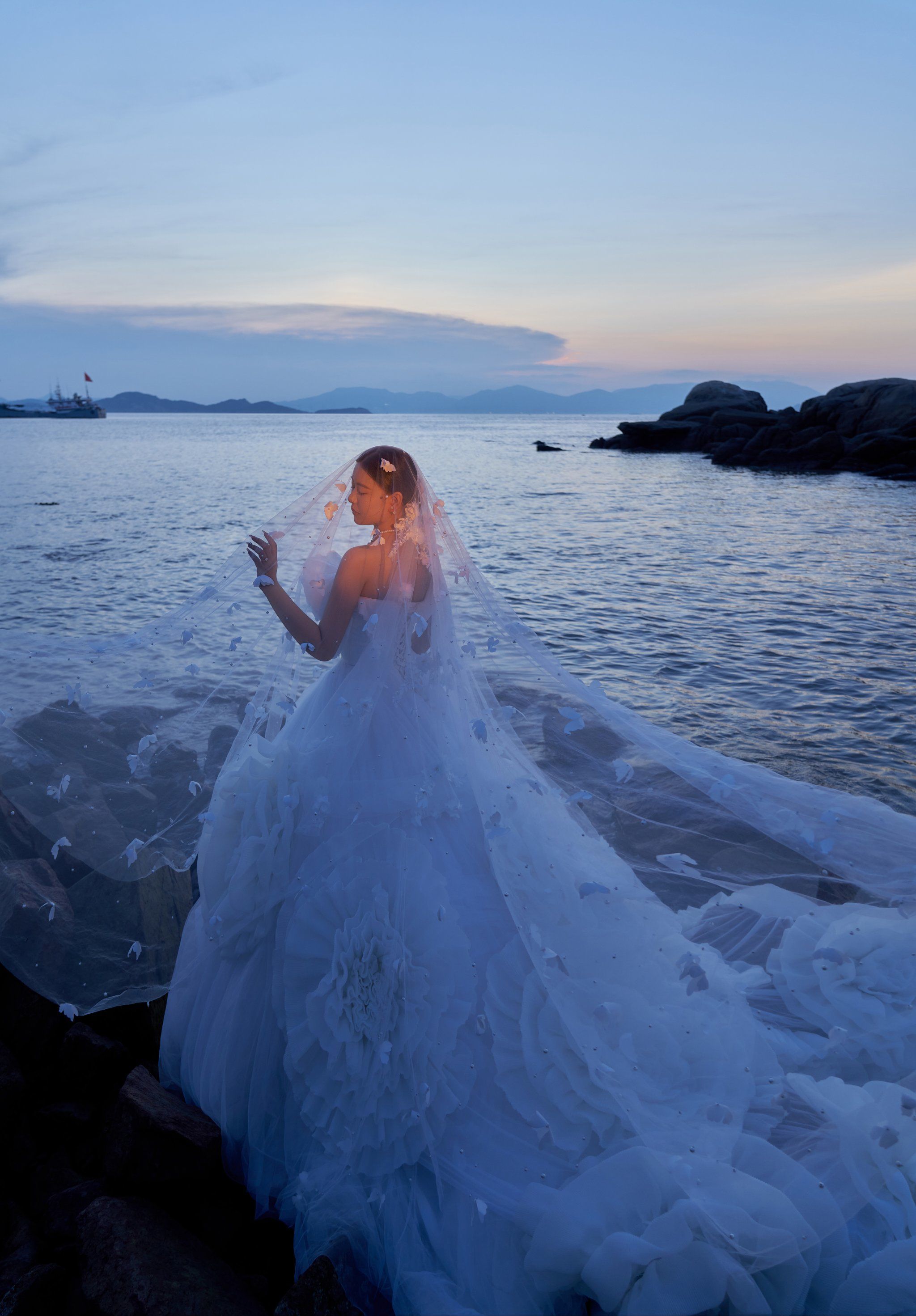 相拥在海边无尽的夜色里🌊舟山婚纱照推荐