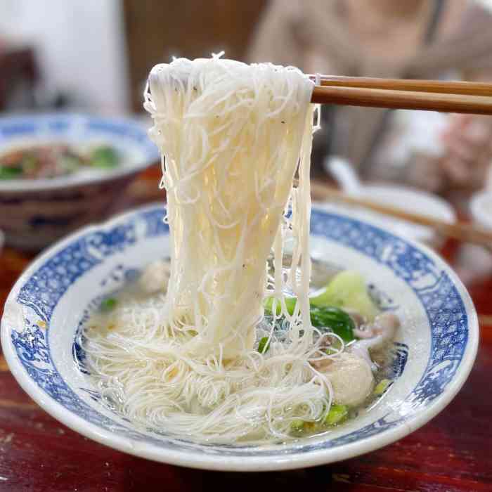 后街捞化(衣锦坊店)-"店里实在太小!但是生意又太红火!基本全是.