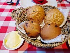 自制餐前面包-卡本妮法餐厅·北京和平宾馆