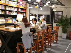 大堂-西西弗书店&矢量咖啡(凯德晶萃广场店)