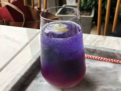 紫菠萝蝶豆花白茶气泡汁-The Rug Cafe(王府中环店)
