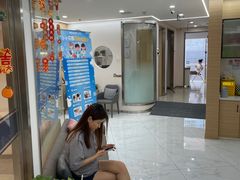 -瑞尔齿科(南京东路名人诊所)