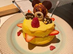 小熊泡芙配莓莓舒芙蕾松饼-西堤牛排(北京国瑞店)