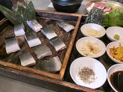 -围炉肉舍•炭烤活鳗•丹东海鲜烤肉(步行街店)