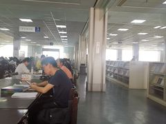 -吉林大学前卫南区中心图书馆