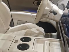 -理想汽车(世纪汇店)
