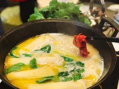-鲜入围煮花胶鸡海鲜火锅