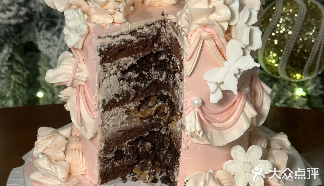 生日收到这么漂亮的蛋糕🎂心情也变得美美哒[爱心]