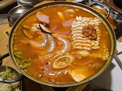 部队火锅-小木屋米酒店·韩国料理(深圳总店)