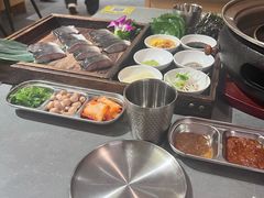 -围炉肉舍丹东海鲜烤肉·烤活鳗(步行街店)