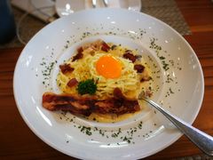 -Chom Cafe and Restaurant