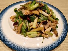 小葱拌假鲍鱼-小船渔村•大连菜•大连焖鱼(黄河路店)