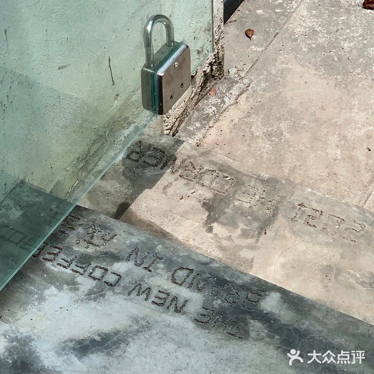 废墟里的超酷机车咖啡店🛺就是开着玩儿