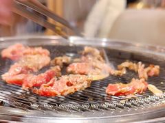 -围炉肉舍•炭烤活鳗•丹东海鲜烤肉(步行街店)