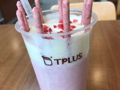 草莓雪顶奶盖-TPLUS茶家(上海商城南京西路店)