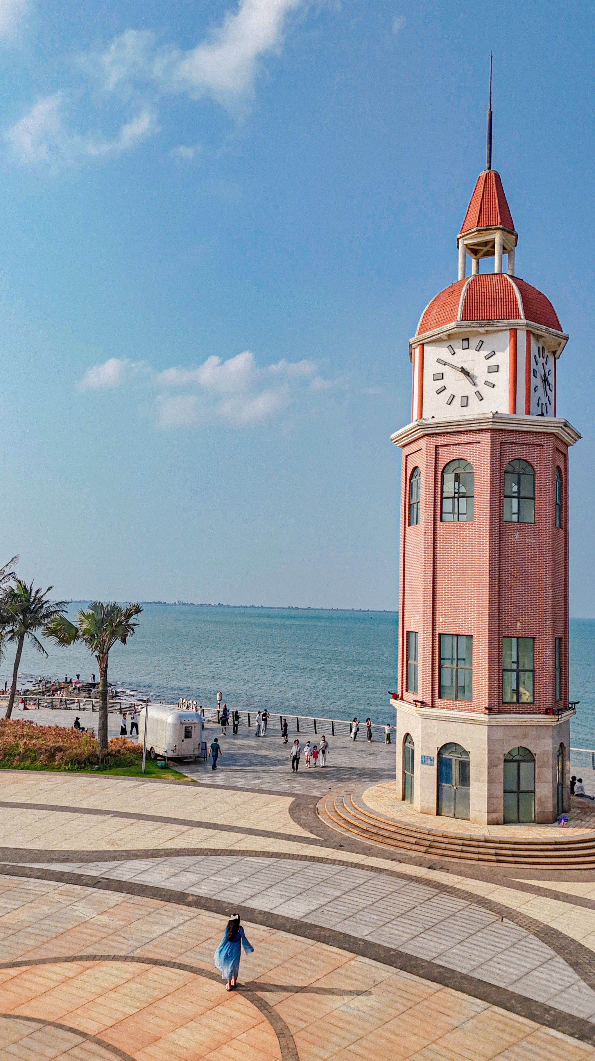 去了这几个地方才算真的去了海南
①海口观海台 
海口地标建筑