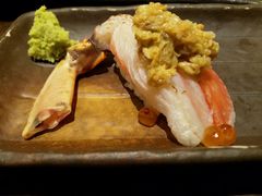 炙烧松叶蟹脚配三文鱼籽寿司-千两(海港城店)