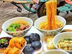 -李与白包子铺(桐梓林店)