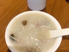 皮蛋瘦肉粥-粤域茶餐厅