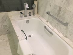 -上海滴水湖皇冠假日酒店