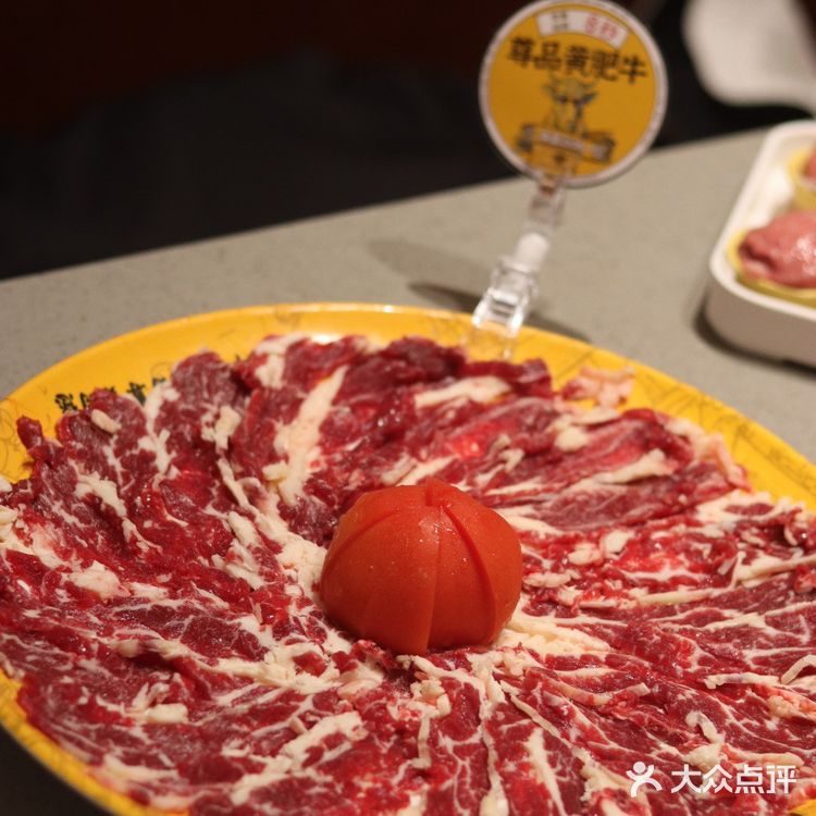 新店开业Ⅰ深圳必吃牛肉火锅，他们家的尊品雪花牛肉蛋糕太惊艳了