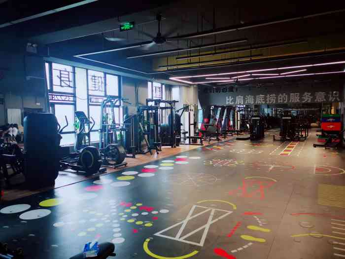 极塑健身工作室(首经贸店"场地比较宽敞.设备很新.