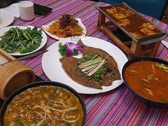 -香巴拉云南餐厅(华莱坞店)