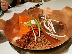 -墨居上隐·院子里火锅(峨眉店)