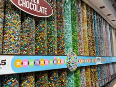 -m豆巧克力世界(上海世茂广场店)