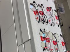 -视野联行眼镜•蔡司•依视路(温江店)