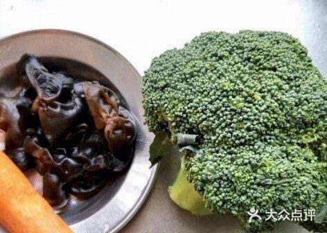 健康的西兰花炒虾球