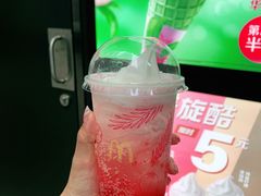 草莓麦旋酷-麦当劳(龙湖时代天街店)