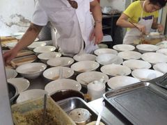 如同跳舞的老板-汪家馄饨(集庆路店)