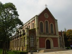 佘山艾美景观套房-月湖公园中的教堂-上海佘山茂御臻品之选酒店(原佘山艾美酒店)