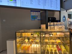 面包甜点陈列柜-喜茶(上海北外滩来福士店)