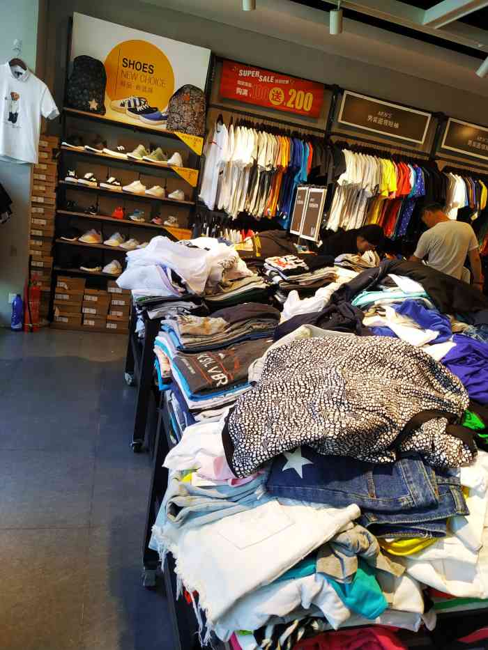 名品仓外贸出口成衣工厂店-"地点非常好找,外贸店就是好,衣服品质没的