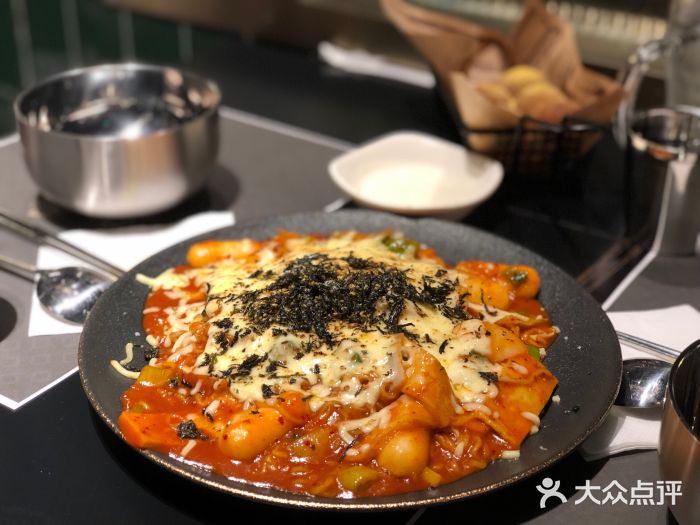 博欧姆新派韩国料理·炸鸡(艾尚店)芝士拉面炒年糕图片