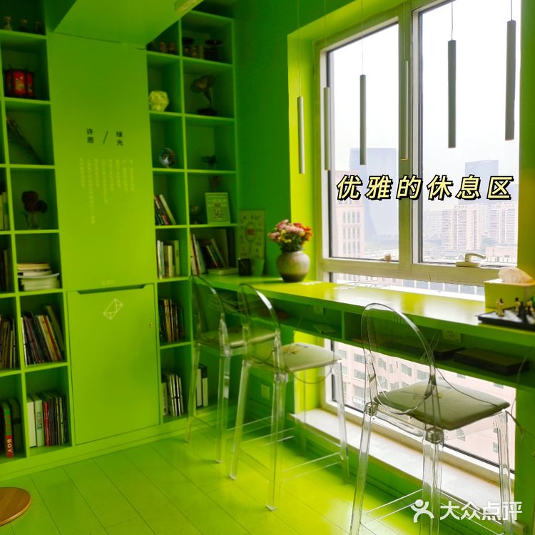 启明眼镜给你专业的服务，舒适的环境