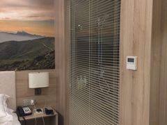 -西安大雁塔科技大学地铁站亚朵酒店