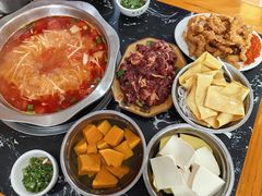 -黄利砖万峰林布依特色酸笋牛肉馆