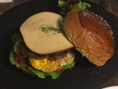 -HIGH FIVE哈福手工汉堡(桂林路店)